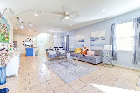 Casa en venta en Kissimmee, Florida, 6 dormitorios, 291.9 m2 № 2391466 - foto 11