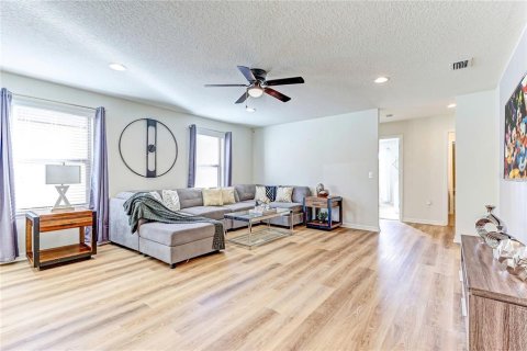 Casa en venta en Kissimmee, Florida, 6 dormitorios, 291.9 m2 № 2391466 - foto 25