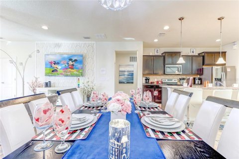 Casa en venta en Kissimmee, Florida, 6 dormitorios, 291.9 m2 № 2391466 - foto 9
