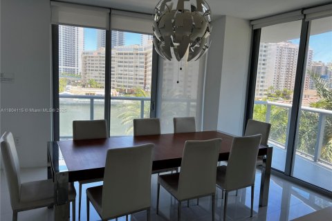 Condominio en alquiler en Hallandale Beach, Florida, 3 dormitorios, 161.37 m2 № 1950325 - foto 6