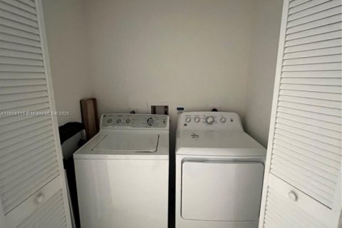 Condominio en alquiler en Hallandale Beach, Florida, 3 dormitorios, 161.37 m2 № 1950325 - foto 20