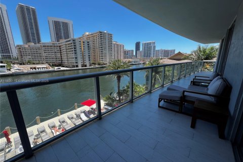 Condominio en alquiler en Hallandale Beach, Florida, 3 dormitorios, 161.37 m2 № 1950325 - foto 7