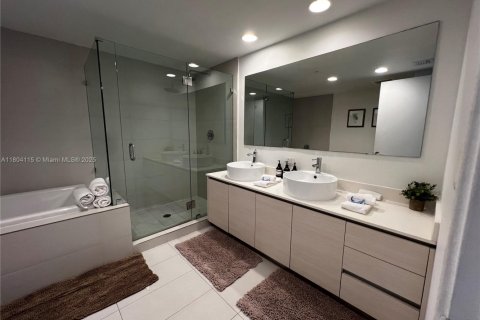 Condominio en alquiler en Hallandale Beach, Florida, 3 dormitorios, 161.37 m2 № 1950325 - foto 11