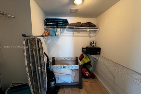 Condominio en alquiler en Hallandale Beach, Florida, 3 dormitorios, 161.37 m2 № 1950325 - foto 13