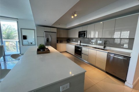 Condominio en alquiler en Hallandale Beach, Florida, 3 dormitorios, 161.37 m2 № 1950325 - foto 3