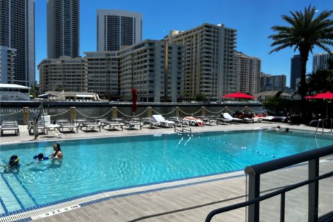 Condominio en alquiler en Hallandale Beach, Florida, 3 dormitorios, 161.37 m2 № 1950325 - foto 22