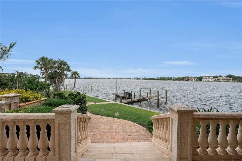 House in Sarasota, Florida 5 bedrooms, 560.67 sq.m. № 2233453 - photo 24