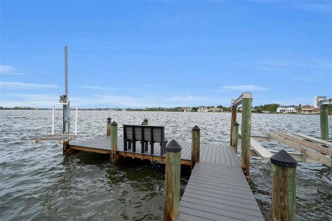 House in Sarasota, Florida 5 bedrooms, 560.67 sq.m. № 2233453 - photo 29
