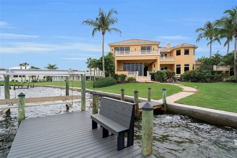 House in Sarasota, Florida 5 bedrooms, 560.67 sq.m. № 2233453 - photo 28