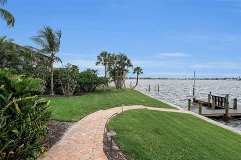 House in Sarasota, Florida 5 bedrooms, 560.67 sq.m. № 2233453 - photo 25