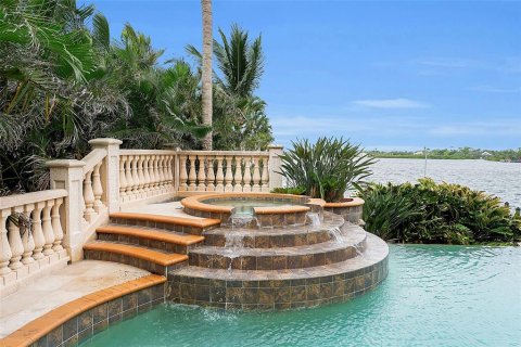 House in Sarasota, Florida 5 bedrooms, 560.67 sq.m. № 2233453 - photo 15