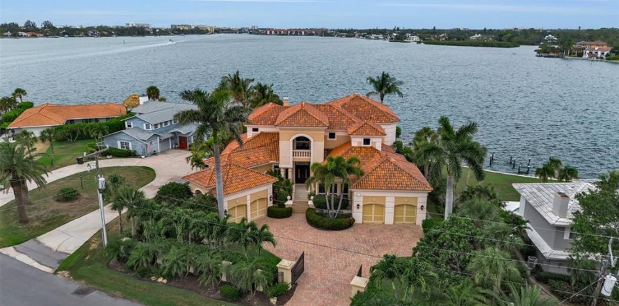House in Sarasota, Florida 5 bedrooms, 560.67 sq.m. № 2233453