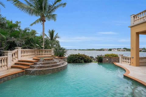 House in Sarasota, Florida 5 bedrooms, 560.67 sq.m. № 2233453 - photo 14