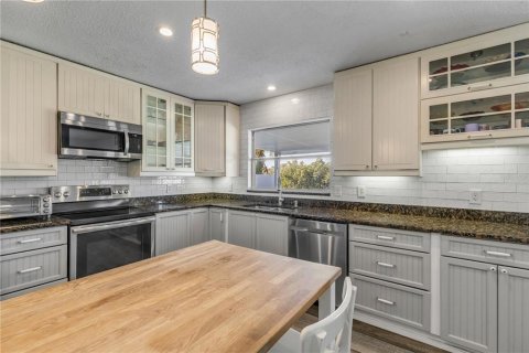 House in New Smyrna Beach, Florida 3 bedrooms, 172.8 sq.m. № 2210886 - photo 27