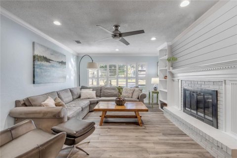 House in New Smyrna Beach, Florida 3 bedrooms, 172.8 sq.m. № 2210886 - photo 6