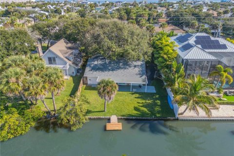 House in New Smyrna Beach, Florida 3 bedrooms, 172.8 sq.m. № 2210886 - photo 3
