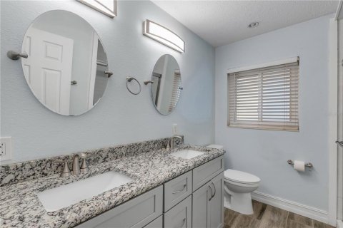 House in New Smyrna Beach, Florida 3 bedrooms, 172.8 sq.m. № 2210886 - photo 7