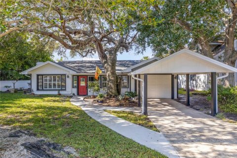 House in New Smyrna Beach, Florida 3 bedrooms, 172.8 sq.m. № 2210886 - photo 2