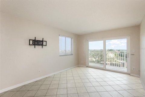 Condo in Daytona Beach, Florida, 2 bedrooms  № 1723150 - photo 11