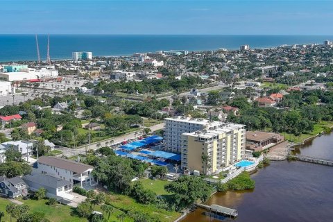 Condo in Daytona Beach, Florida, 2 bedrooms  № 1723150 - photo 29