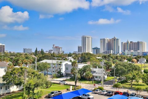 Condo in Daytona Beach, Florida, 2 bedrooms  № 1723150 - photo 4