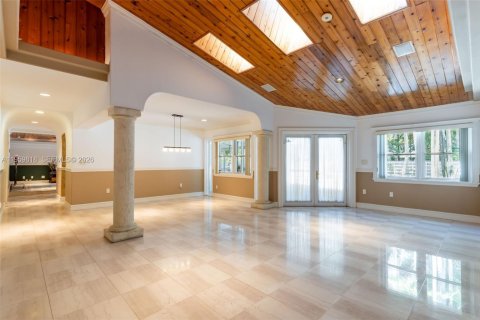 Villa ou maison à vendre à Miami, Floride: 4 chambres, 280.75 m2 № 2032791 - photo 5