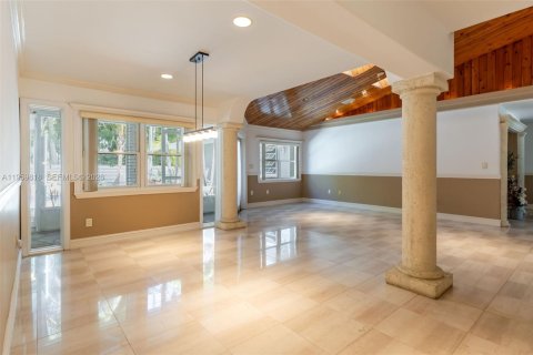 Villa ou maison à vendre à Miami, Floride: 4 chambres, 280.75 m2 № 2032791 - photo 8