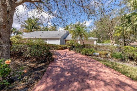 Villa ou maison à vendre à Miami, Floride: 4 chambres, 280.75 m2 № 2032791 - photo 2