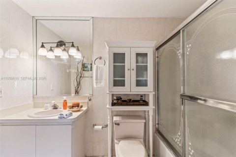 Villa ou maison à vendre à Miami, Floride: 4 chambres, 280.75 m2 № 2032791 - photo 16