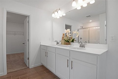 House in Apopka, Florida 4 bedrooms, 248.89 sq.m. № 1392799 - photo 13