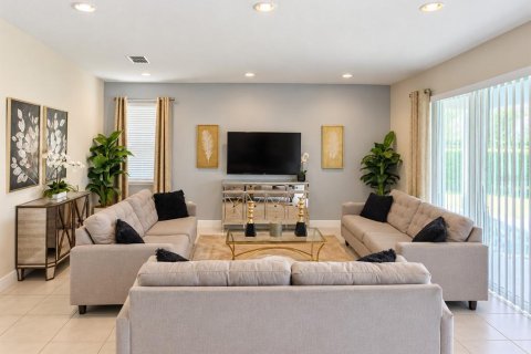House in Kissimmee, Florida 6 bedrooms, 263.01 sq.m. № 2377980 - photo 4