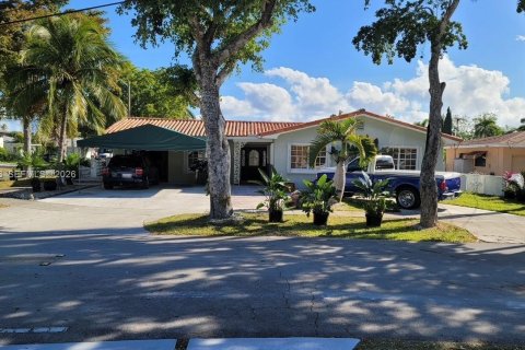 House in North Miami, Florida 4 bedrooms, 199.09 sq.m. № 2081152