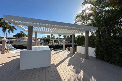 House in North Miami, Florida 4 bedrooms, 199.09 sq.m. № 2081152 - photo 14