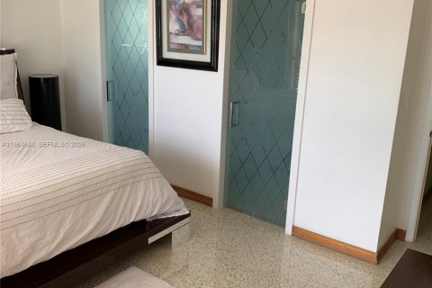 House in North Miami, Florida 4 bedrooms, 199.09 sq.m. № 2081152 - photo 9
