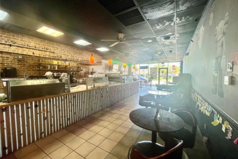 Купить коммерческую недвижимость в Пемброк-Пайнс, Флорида № 2007953 - фото 8