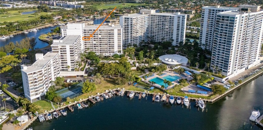 Condominio en Hallandale Beach, Florida, 1 dormitorio № 1861684
