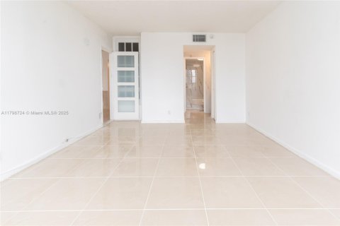 Condominio en venta en Hallandale Beach, Florida, 1 dormitorio, 76.92 m2 № 1861684 - foto 16