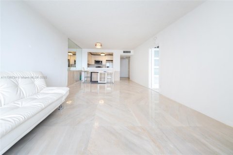 Condominio en venta en Hallandale Beach, Florida, 1 dormitorio, 76.92 m2 № 1861684 - foto 11