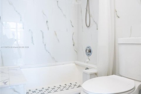 Condominio en venta en Hallandale Beach, Florida, 1 dormitorio, 76.92 m2 № 1861684 - foto 15