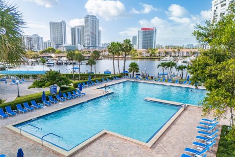 Condominio en venta en Hallandale Beach, Florida, 1 dormitorio, 76.92 m2 № 1861684 - foto 30