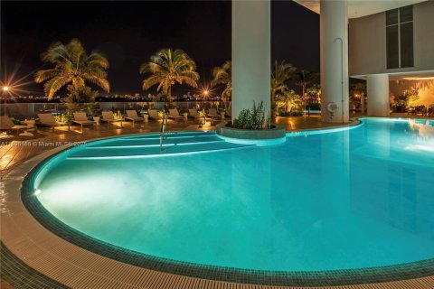 Condo in Miami, Florida, 4 bedrooms  № 2081457 - photo 18
