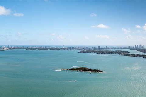Condo in Miami, Florida, 4 bedrooms  № 2081457 - photo 2