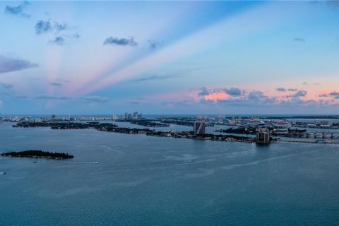 Condo in Miami, Florida, 4 bedrooms  № 2081457 - photo 3