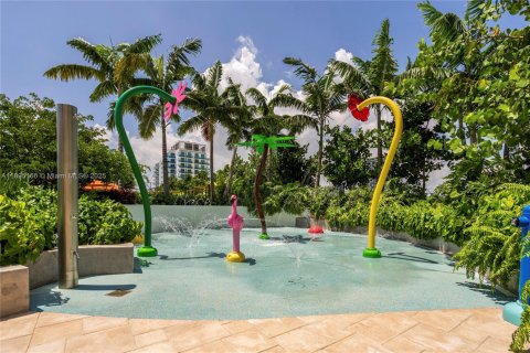 Condo in Miami, Florida, 4 bedrooms  № 2081457 - photo 27