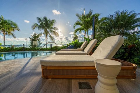 Condo in Miami, Florida, 4 bedrooms  № 2081457 - photo 16