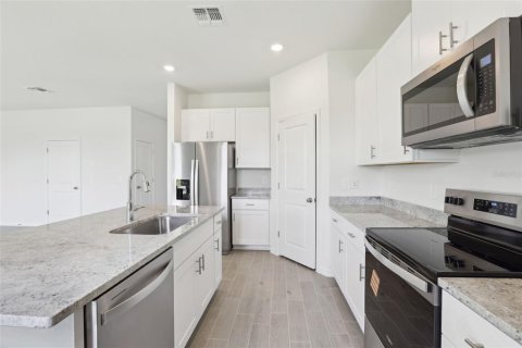 Casa en venta en Zephyrhills, Florida, 4 dormitorios, 244.43 m2 № 1911856 - foto 2