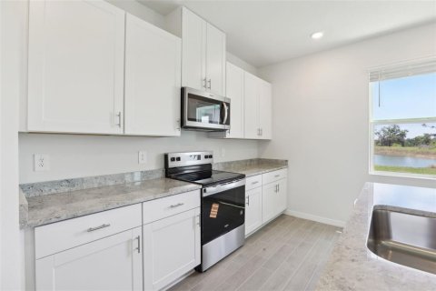 Casa en venta en Zephyrhills, Florida, 4 dormitorios, 244.43 m2 № 1911856 - foto 3
