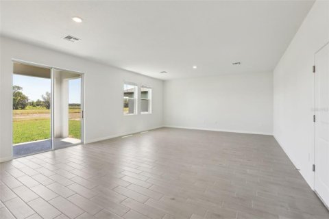 Casa en venta en Zephyrhills, Florida, 4 dormitorios, 244.43 m2 № 1911856 - foto 6