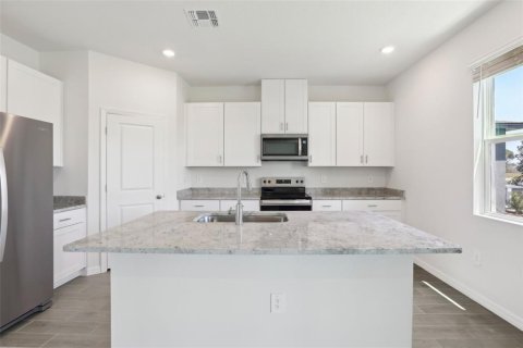 Casa en venta en Zephyrhills, Florida, 4 dormitorios, 244.43 m2 № 1911856 - foto 4
