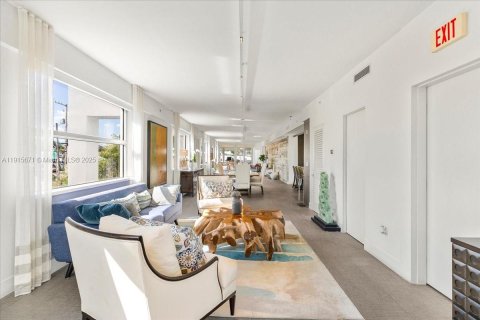 Condo in Miami Beach, Florida, 2 bedrooms  № 1975668 - photo 5
